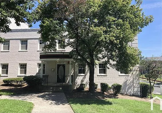 3 bed, $1,900 — Photo 2