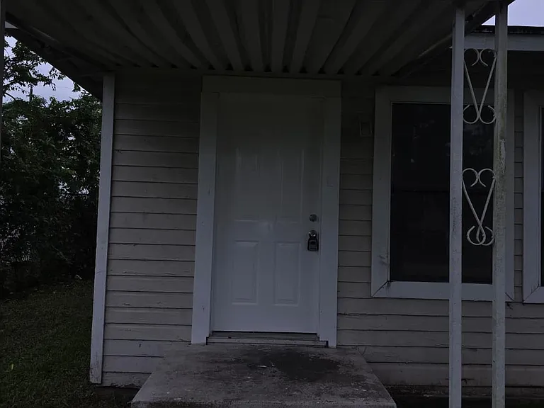 242 Bolden St — Photo 2