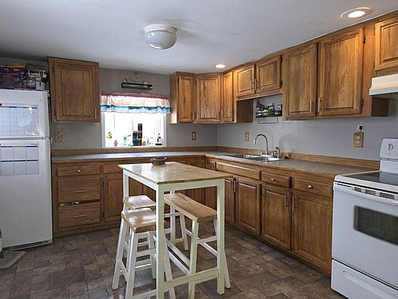 5th image of 215 Park St
