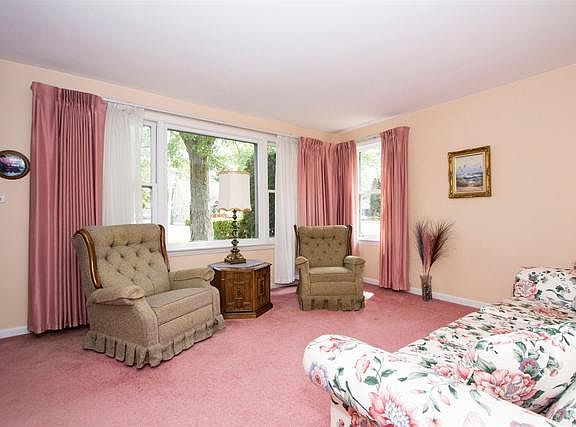 2nd image of 10112 Dickens Ave