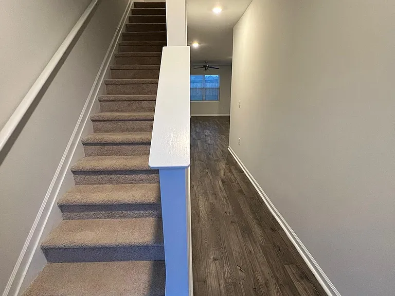 300 Bisham Ct — Photo 2