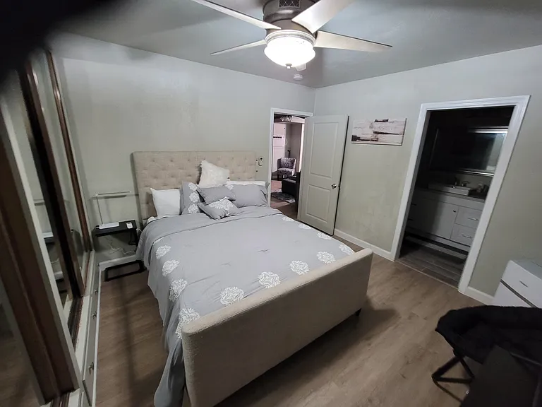 Master bedroom Pic 1
