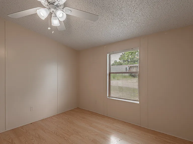 1323 Avenue E — Photo 18