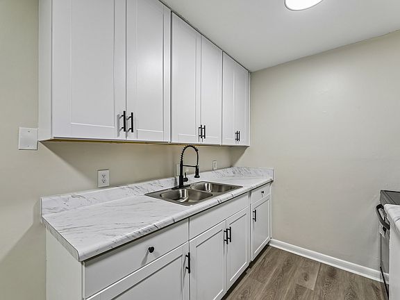 3rd image of 550 Harding Pl APT F116