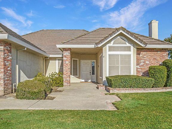 2nd image of 2311 Woodlake Cir