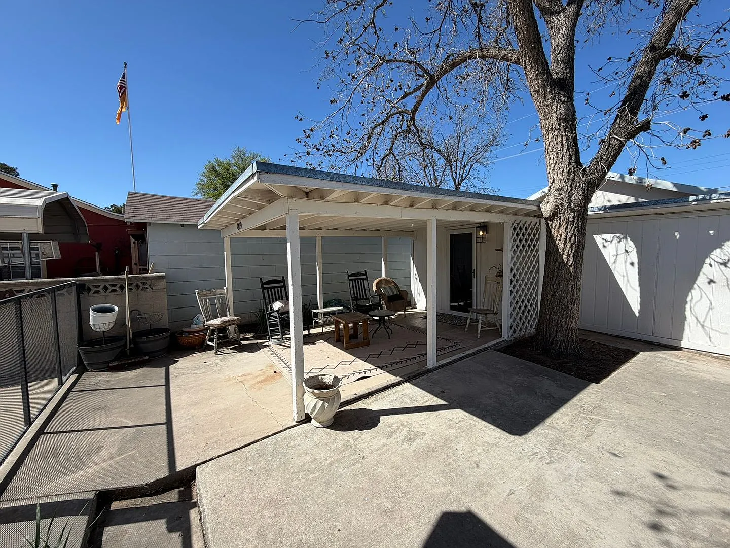 1 Bed 1 Bath Home — Photo 2