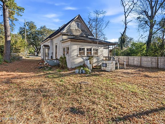 3rd image of 317 Mcdonald Avenue