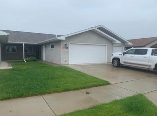 2114 Sand Creek Dr, Williston, ND 58801