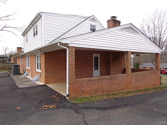 3rd image of 200 Lake Forest Dr