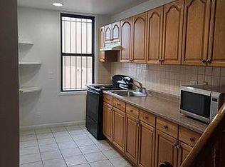 3096 Steinway St #3F, Astoria, NY 11103