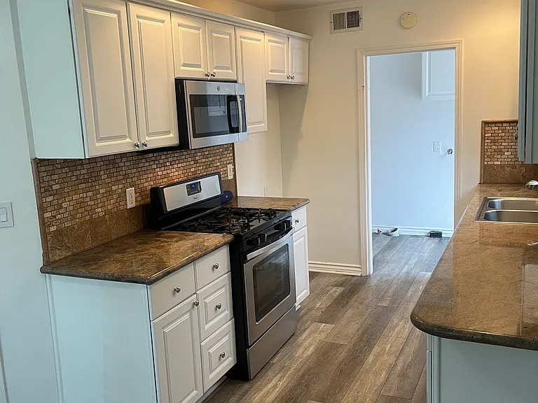10148 Independence Ave — Photo 4