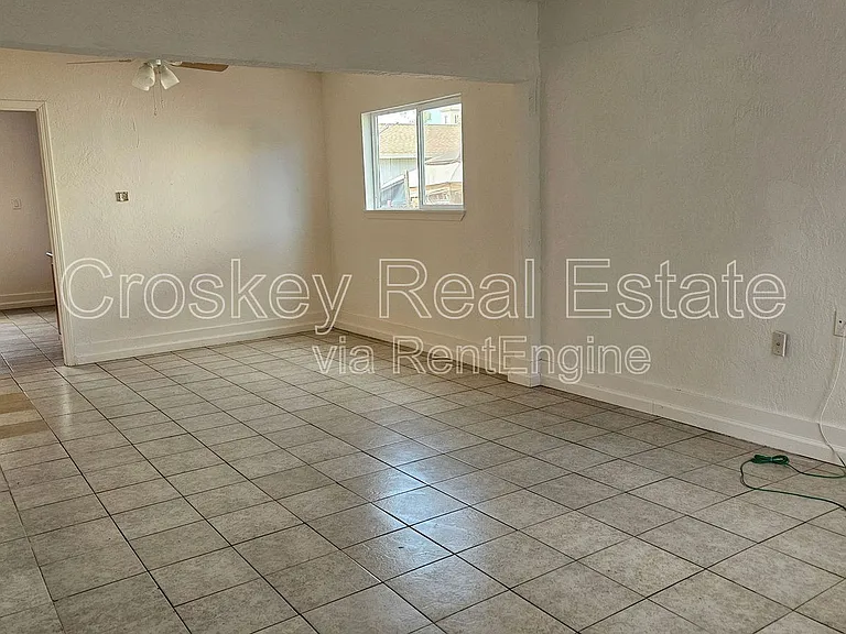 126 W 10th St — Photo 3