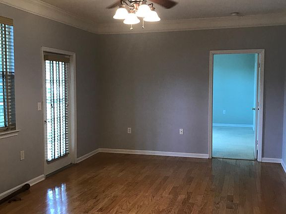 4th image of 1517 Cambridge Lakes Dr