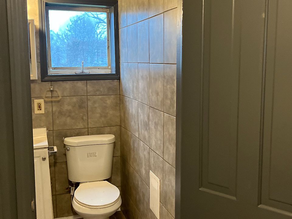 2nd image of 617 Clinton St Floor 1
