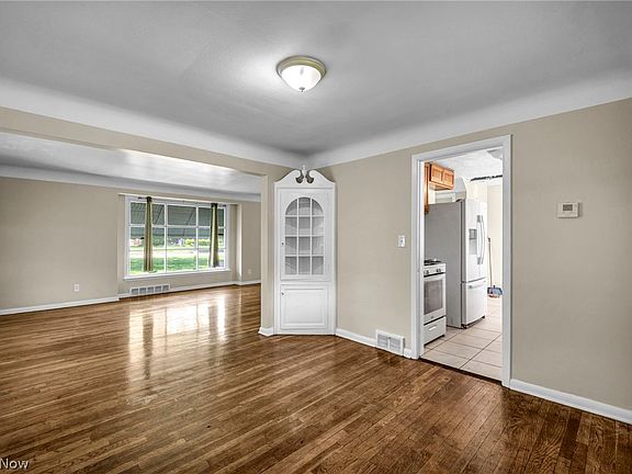 3rd image of 2313 N Taylor Rd