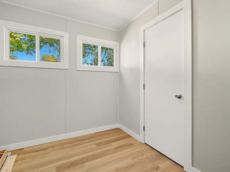 710 E Chestnut St — Photo 4