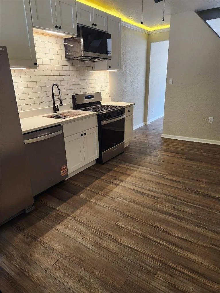 2 bed, 1.5 bath, $1,700 — Photo 4