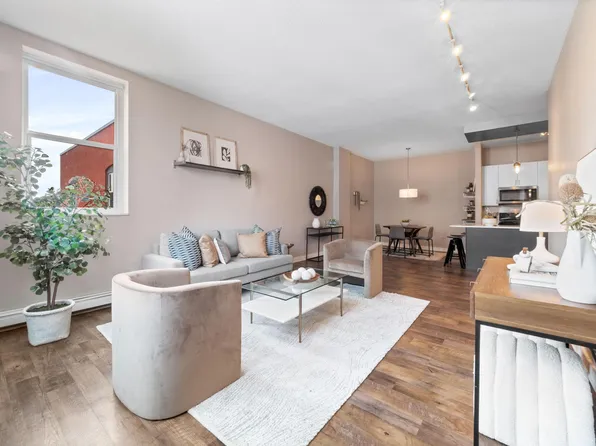 215 7th St NE APT 305, Minneapolis, MN 55413