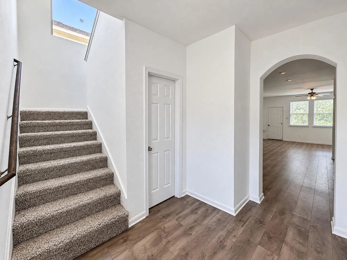 5 bed, 2.5 bath, 2524 sqft, $2,100 — Photo 2