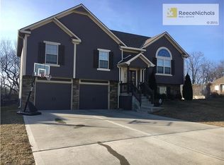 9041 SW 10th St, Blue Springs, MO 64064