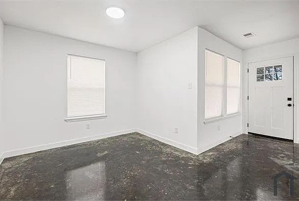 5 bed, $1,750 — Photo 2