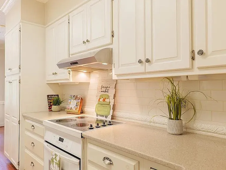 1009 Williamsburg Dr — Photo 17