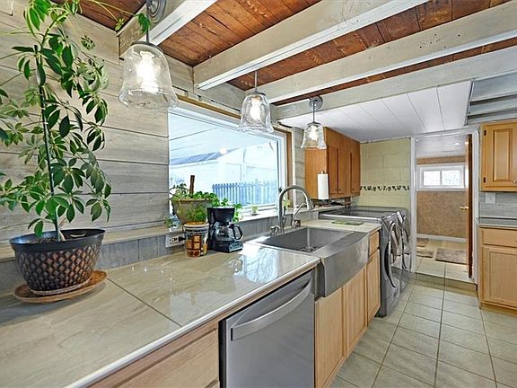 5th image of 909 N 61st St