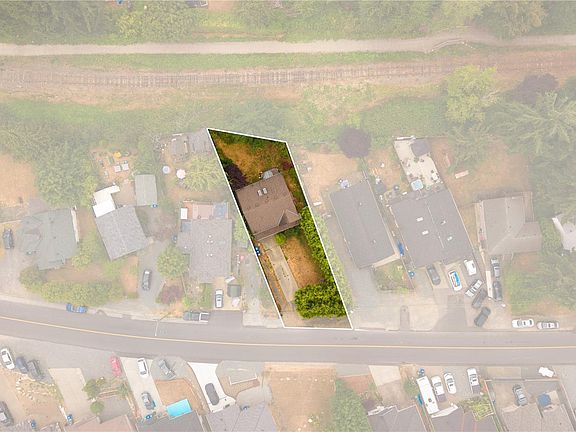 5th image of 640 Railway Ave