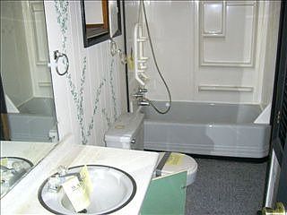 4th image of 253 W Main St