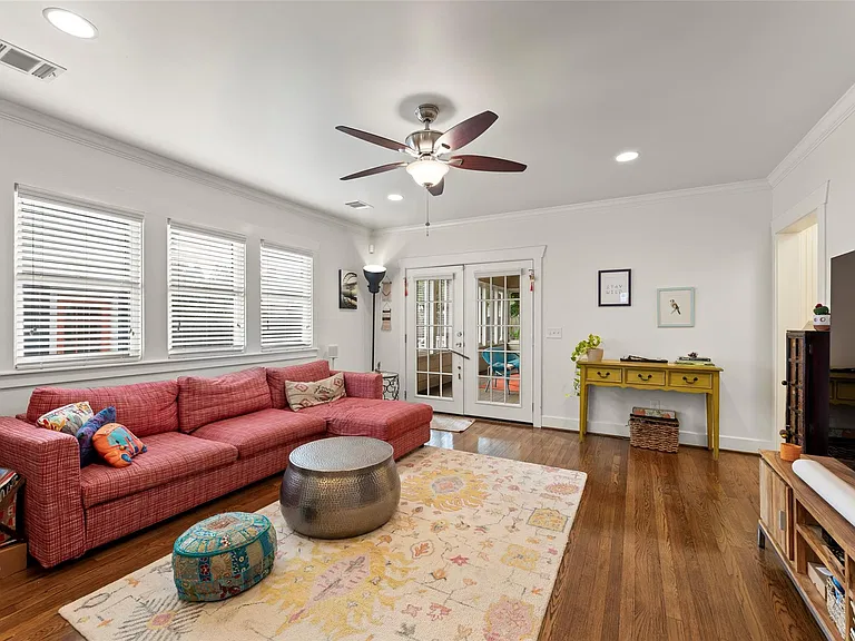 817 Gale St — Photo 17