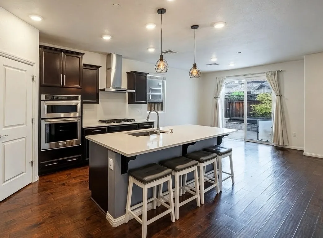 5 bed, 2873 sqft, $4,100 — Photo 3