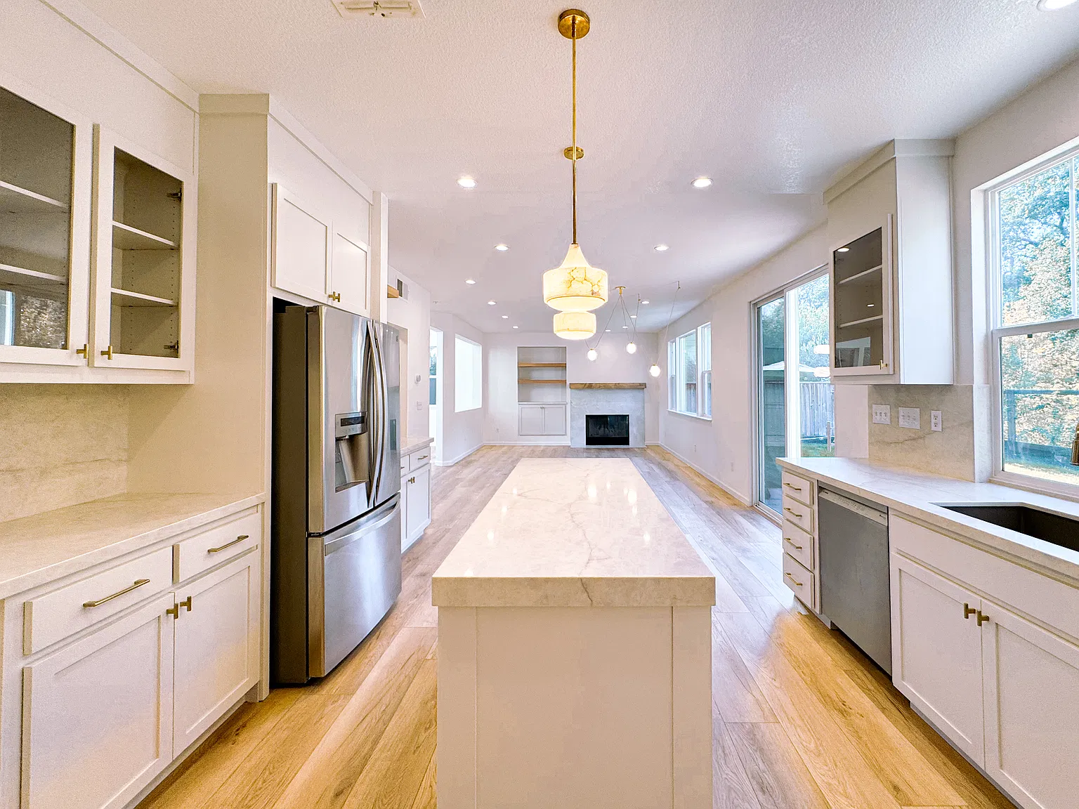 4 bed, 2.5 bath, 2166 sqft, $5,500 — Photo 2