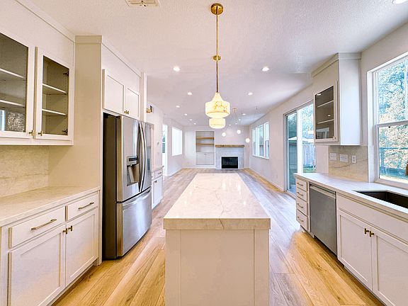 2nd image of 12 Walkabout Ln