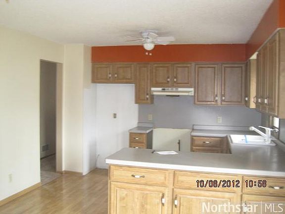 5th image of 303 S 2nd St