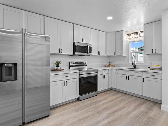 2nd image of 226 Hoomoku St