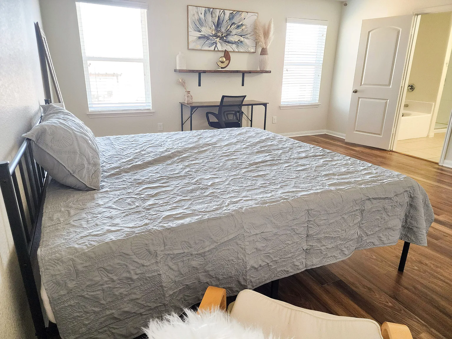 4 bed, 2.5 bath, 2400 sqft, $1,230 — Photo 2