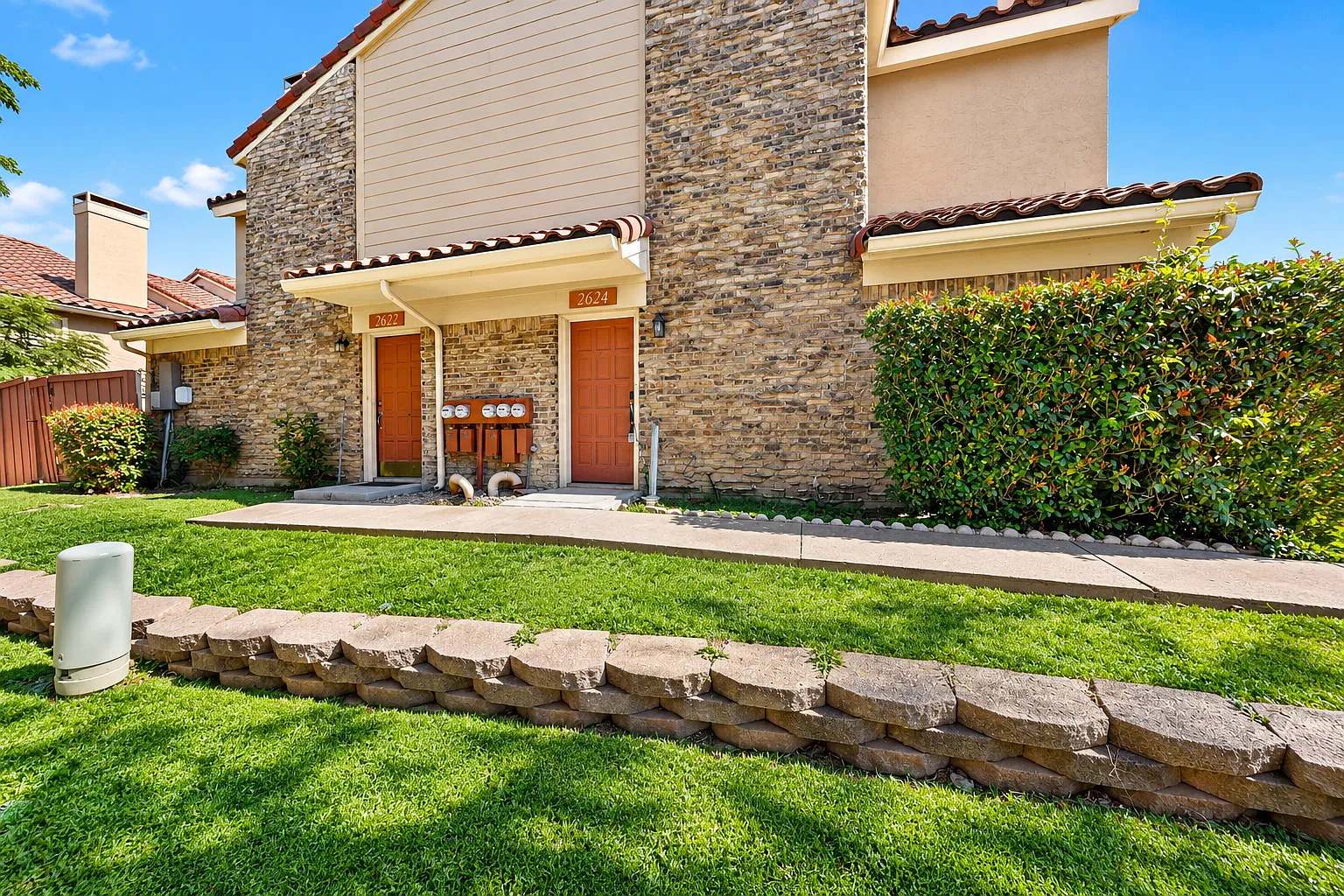 2 bed, 1.5 bath, 932 sqft, $1,995 — Photo 3