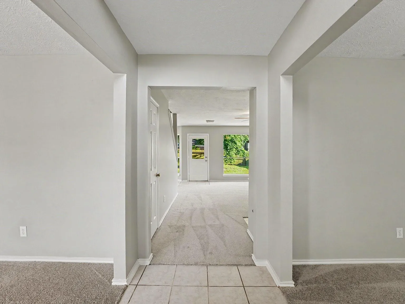 4 bed, 2.5 bath, 2766 sqft, $2,399 — Photo 4