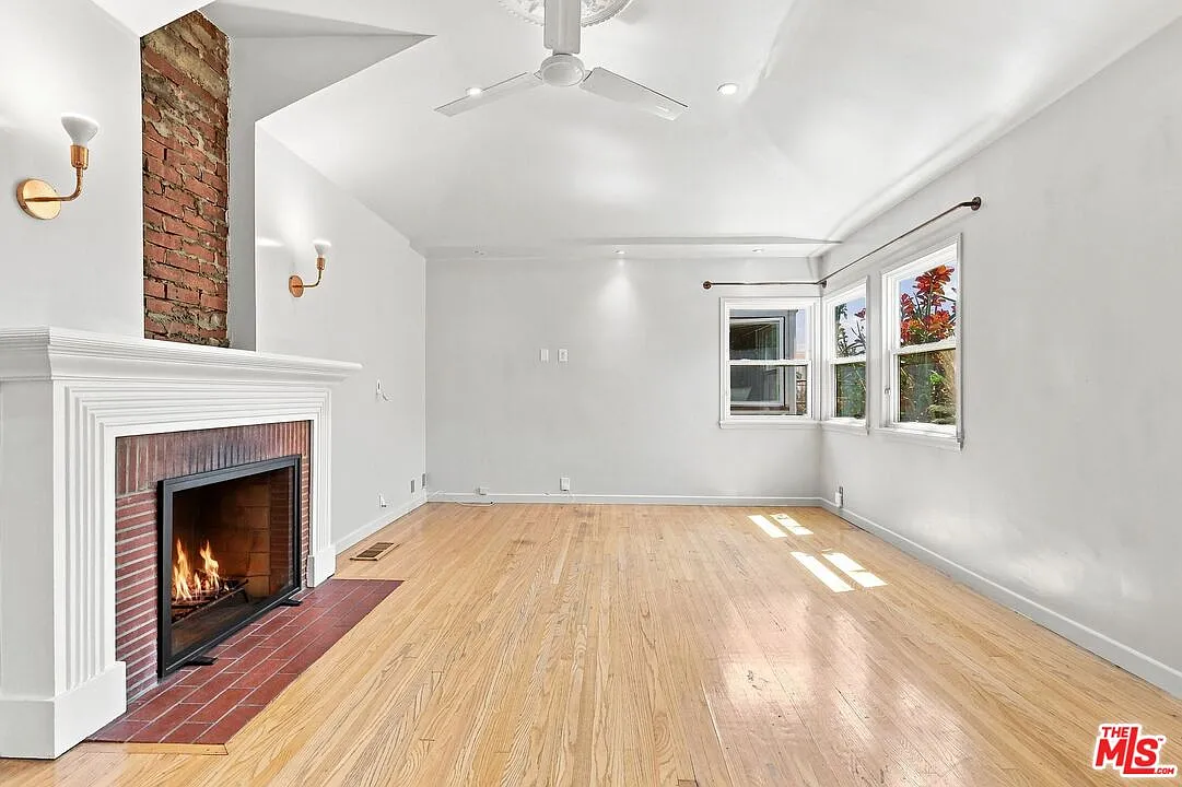 2 bed, 2.0 bath, 1120 sqft, $4,750 — Photo 3