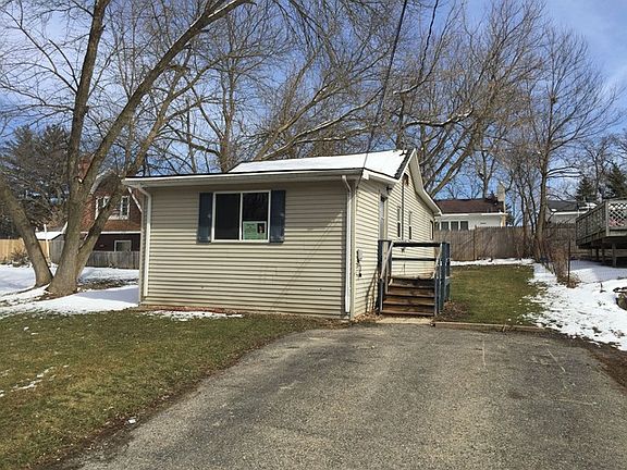 2nd image of 42305 N Elm St