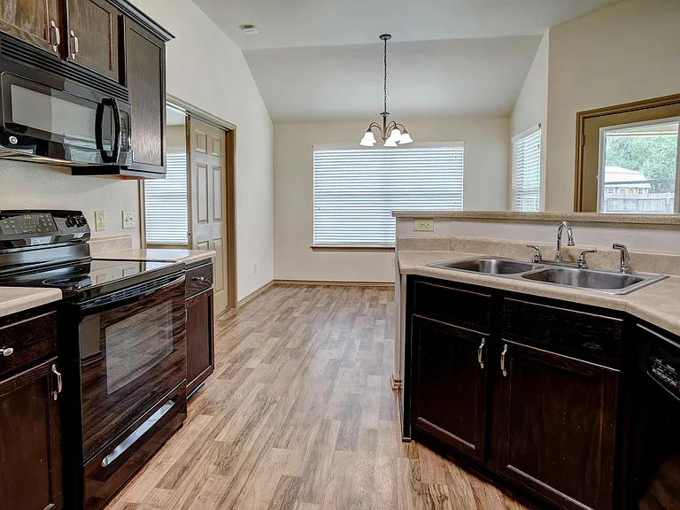 1320 Fern Ct — Photo 11