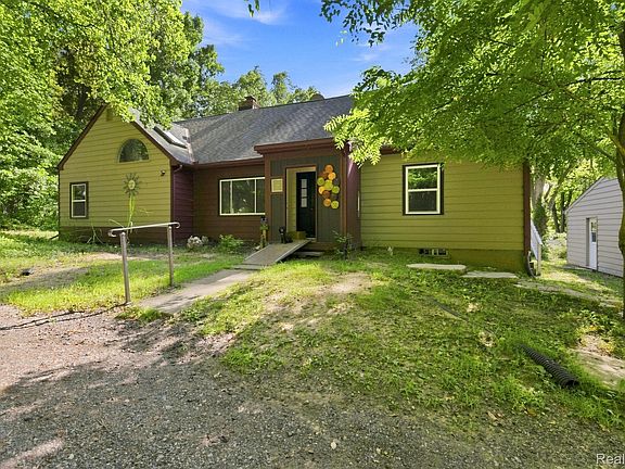 3rd image of 12890 Tompkins Rd