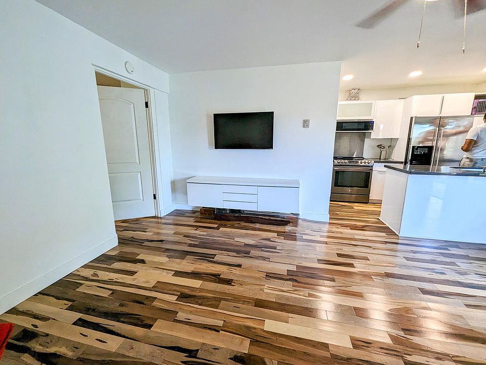 Built-in TV and entertainment center