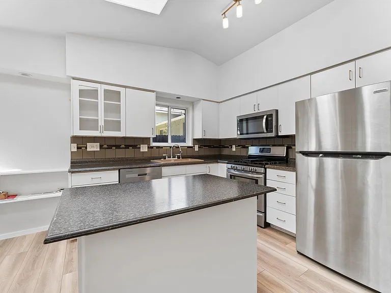 714 S Berwick Dr — Photo 9