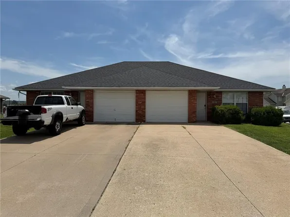 165 & 167 NW Woodbury Dr, Grain Valley, MO 64029