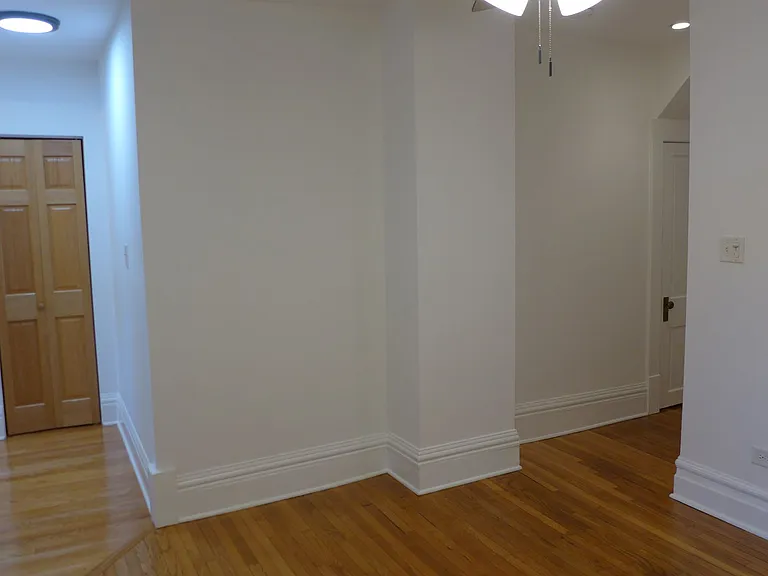 136 Elgin Ave — Photo 4