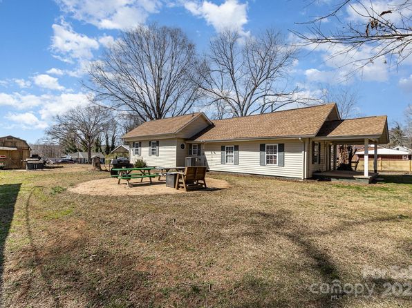 400 37th St SW, Hickory, NC 28602