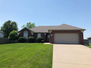 5723 S Lincoln Ave, Battlefield, MO 65619