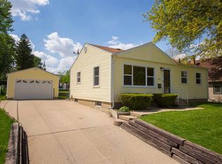 908 Oregon St, Waterloo, IA 50702