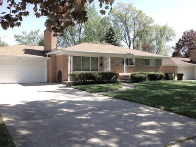 8211 Saint John St, Shelby Township, MI, 48317